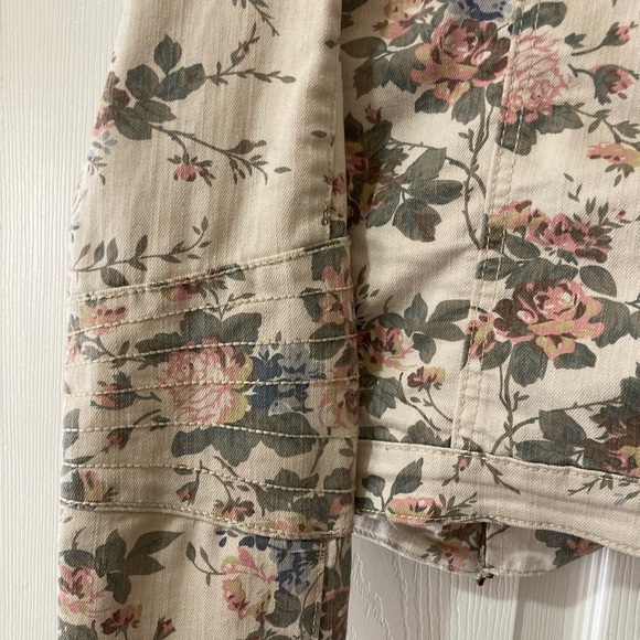 🔶Bundle 3 for 25🔶 Floral jacket - Picture 4 of 5
